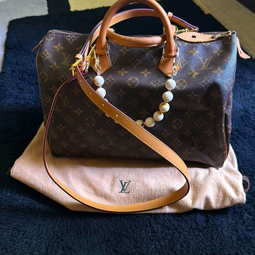 Authentic Louis Vuitton speedy 35 Lv lock &key dust
